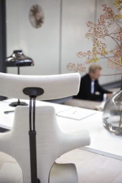 HAG Capisco 8107 Black Highlands Leather / Open Box -Desk Elegant Shop gallery capisco 1 500 23964.1694027349